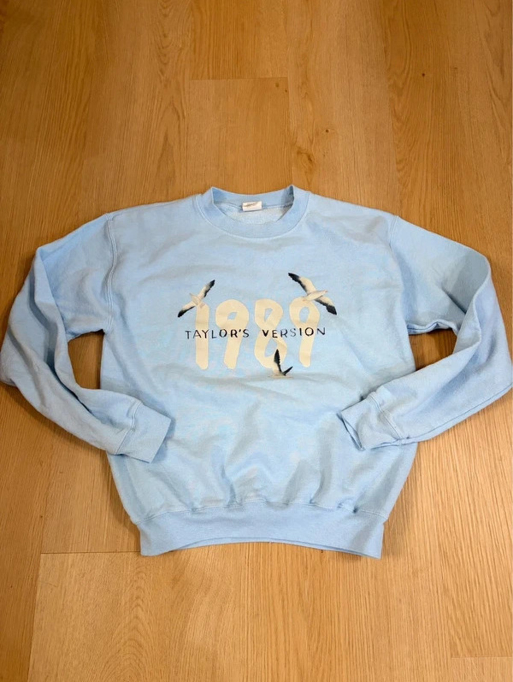Girls Taylor Swift 1989 Taylor’s Version Blue Crewneck Sweatshirt Youth L